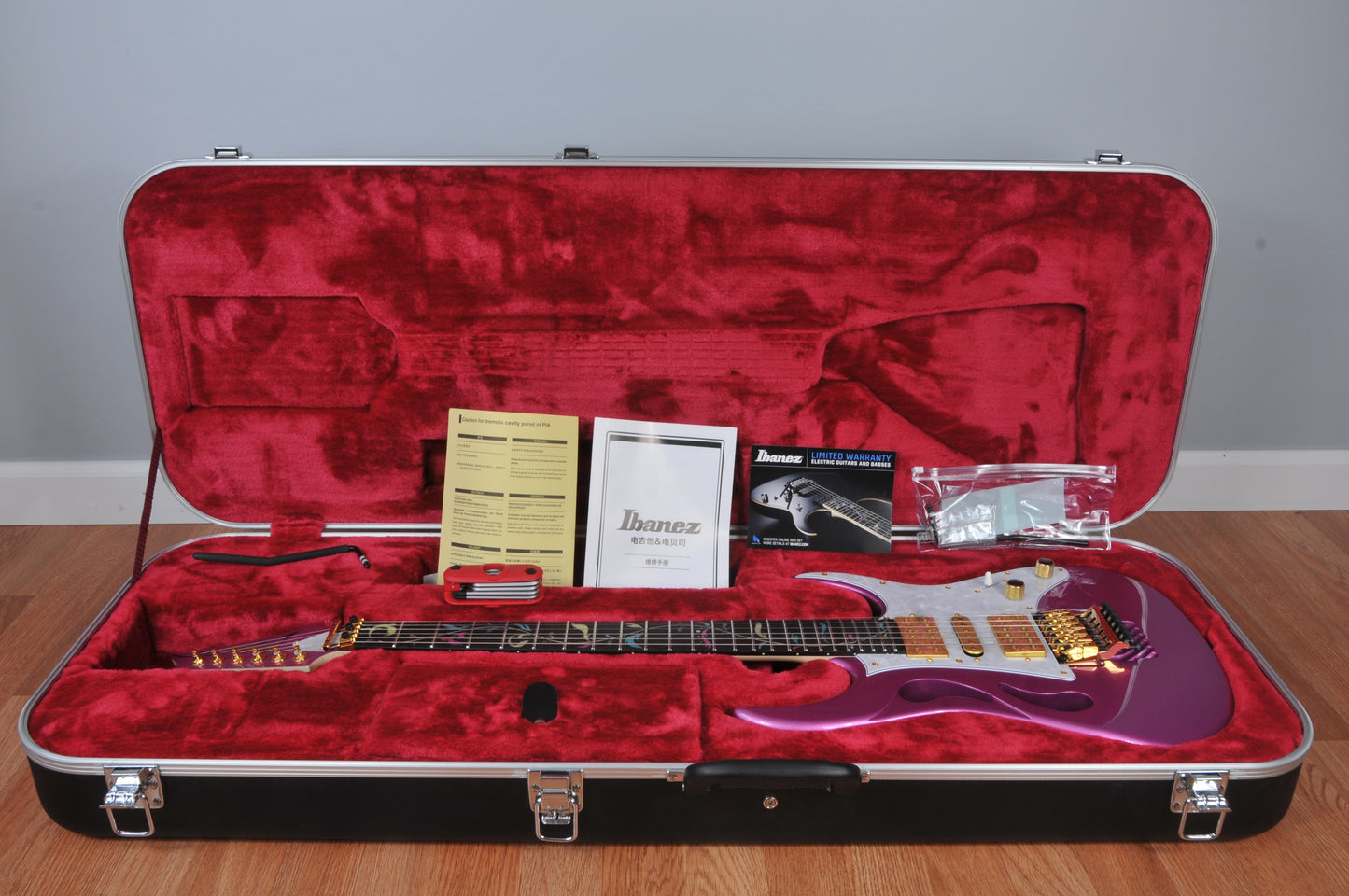 Ibanez Steve Vai Pia 2020 PantherPink