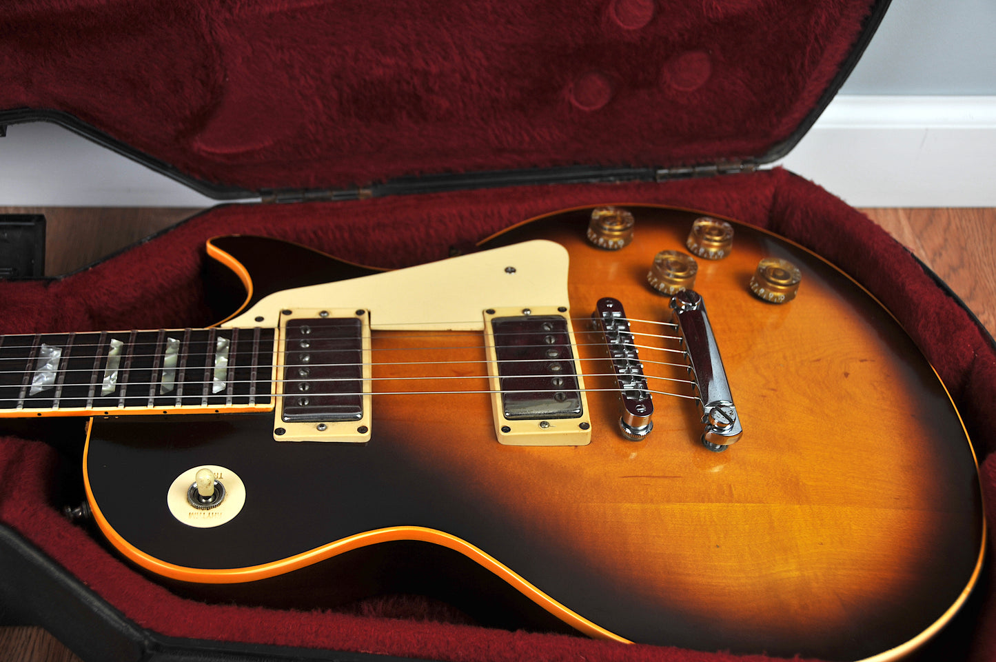 Gibson Les Paul Standard Tobacco Sunburst 1979 (replaced tuners)