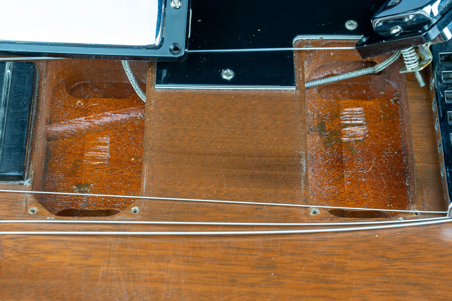 Gibson Sg Standard 1975 w/bigsy natural