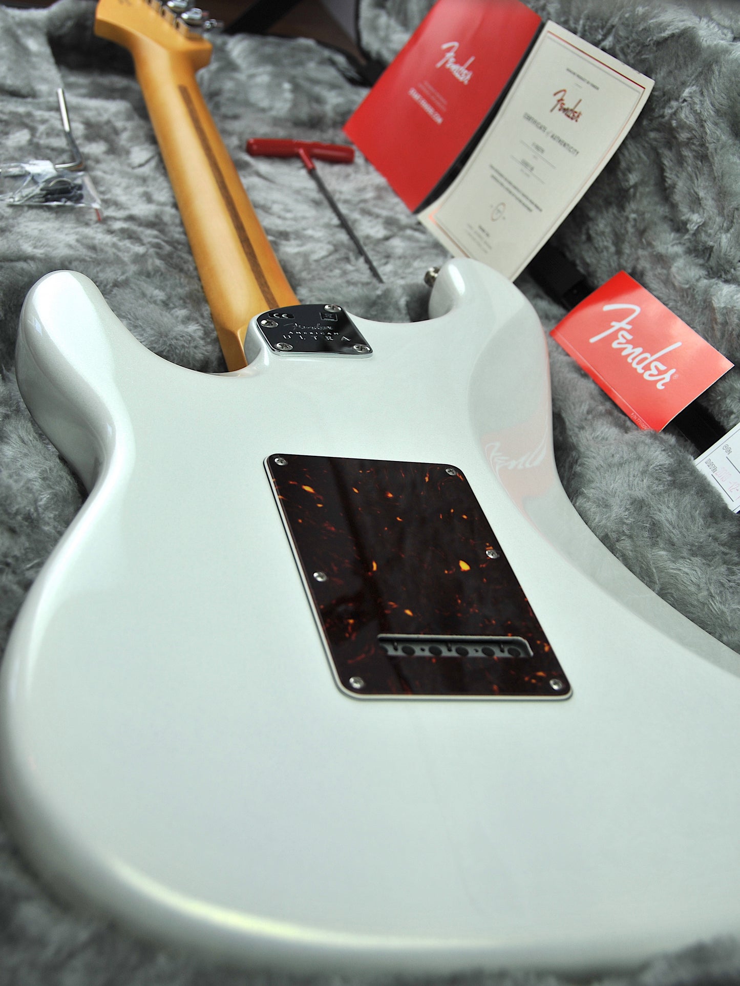 Fender American Ultra Stratocaster HSS 2020 Arctic Pearl