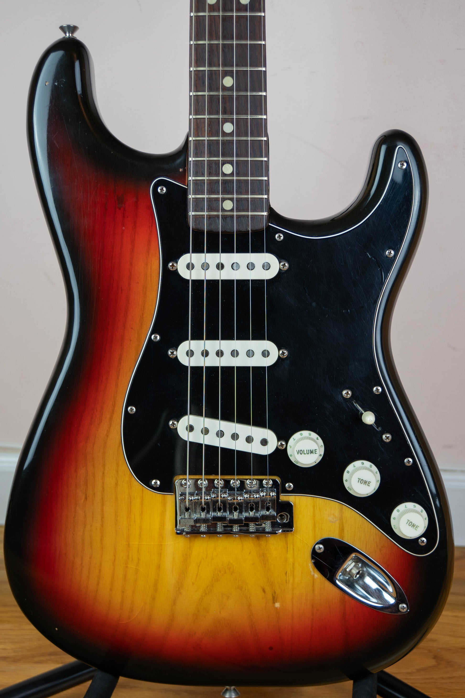 tobacco sunburst strat black pickguard Best color for : r/Stratocaster radius (9.5 Fender Stratocaster 1975 Sunburst
